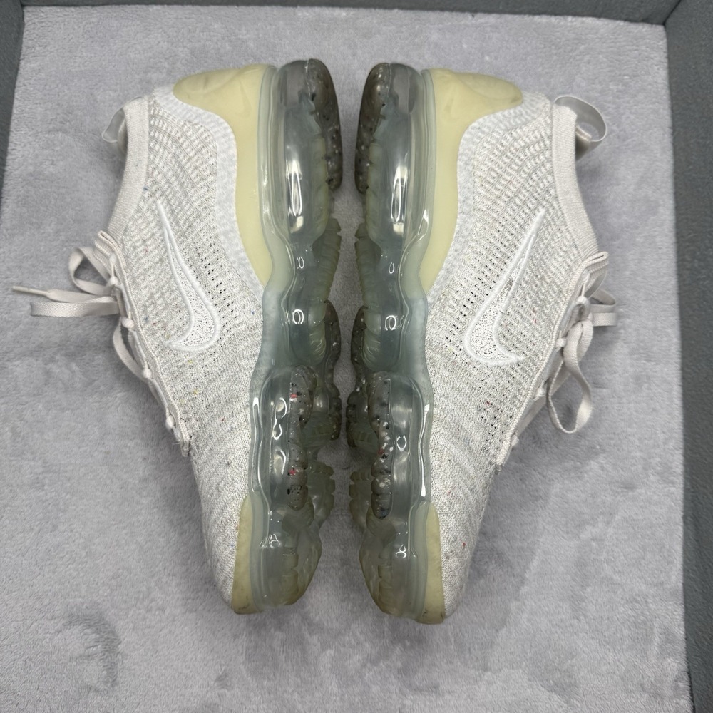 Nike Air VaporMax 2021 Flyknit White Phantom Cream Womens Size 11 DJ9975-001 - Picture 6 of 9